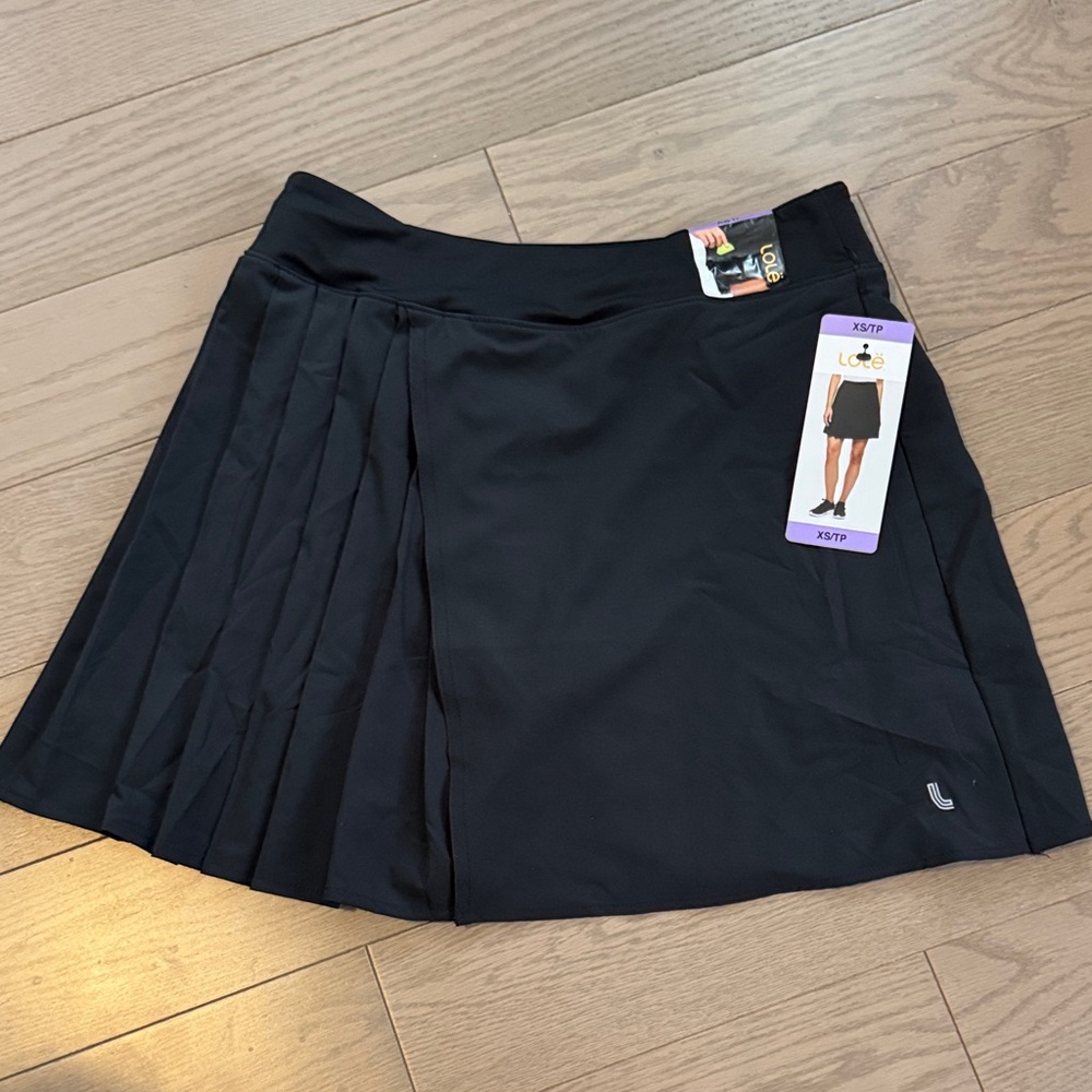 XS, S & M - LOLE Black Pleated Skort - Picture 3 of 15